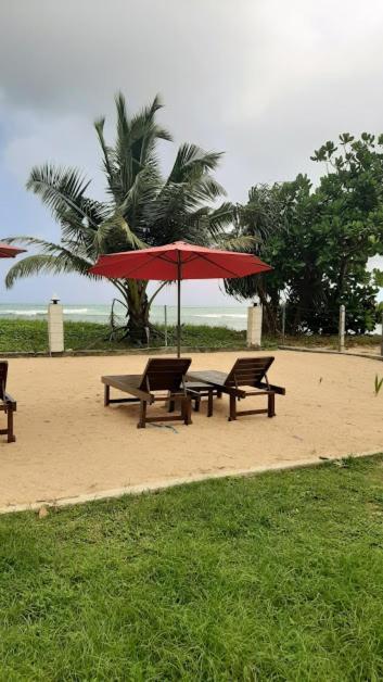 Akurala Beach Boutique Resort Екстер'єр фото